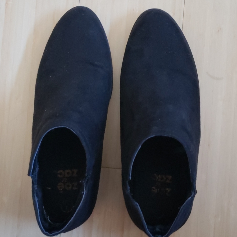 Zoe and Zac black girls size 3 booties.